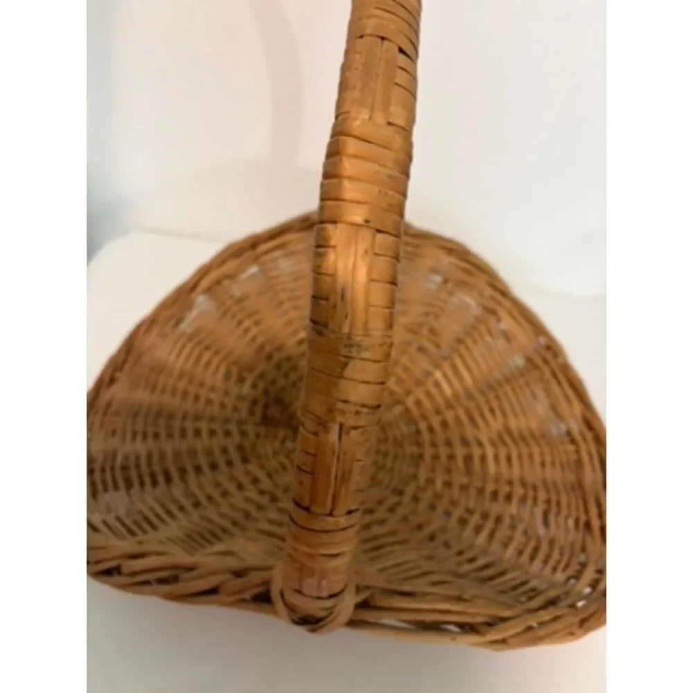 Large Vtg wicker rattan flower gathering basket with handle